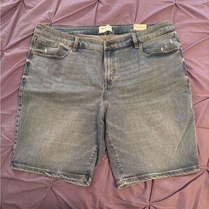 Lane Bryant Signature Fit Bermuda Sz 22 Mid-Rise NWT